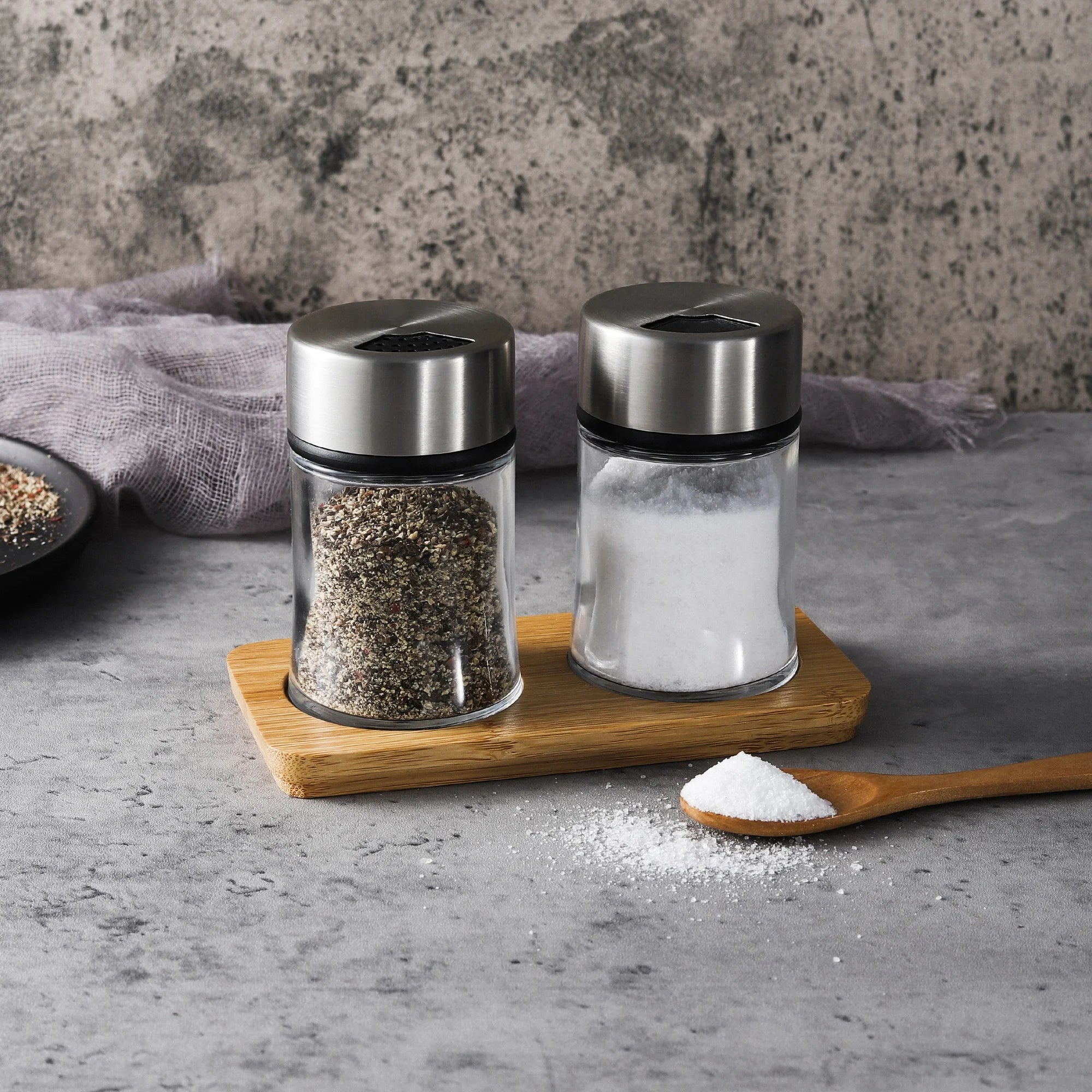 Kitchen Ware Hot Sale Eco-Friendly Plastic Stainless Steel Adjustable 70ml Multi-function Glass Jar Bamboo Base Spice Salt