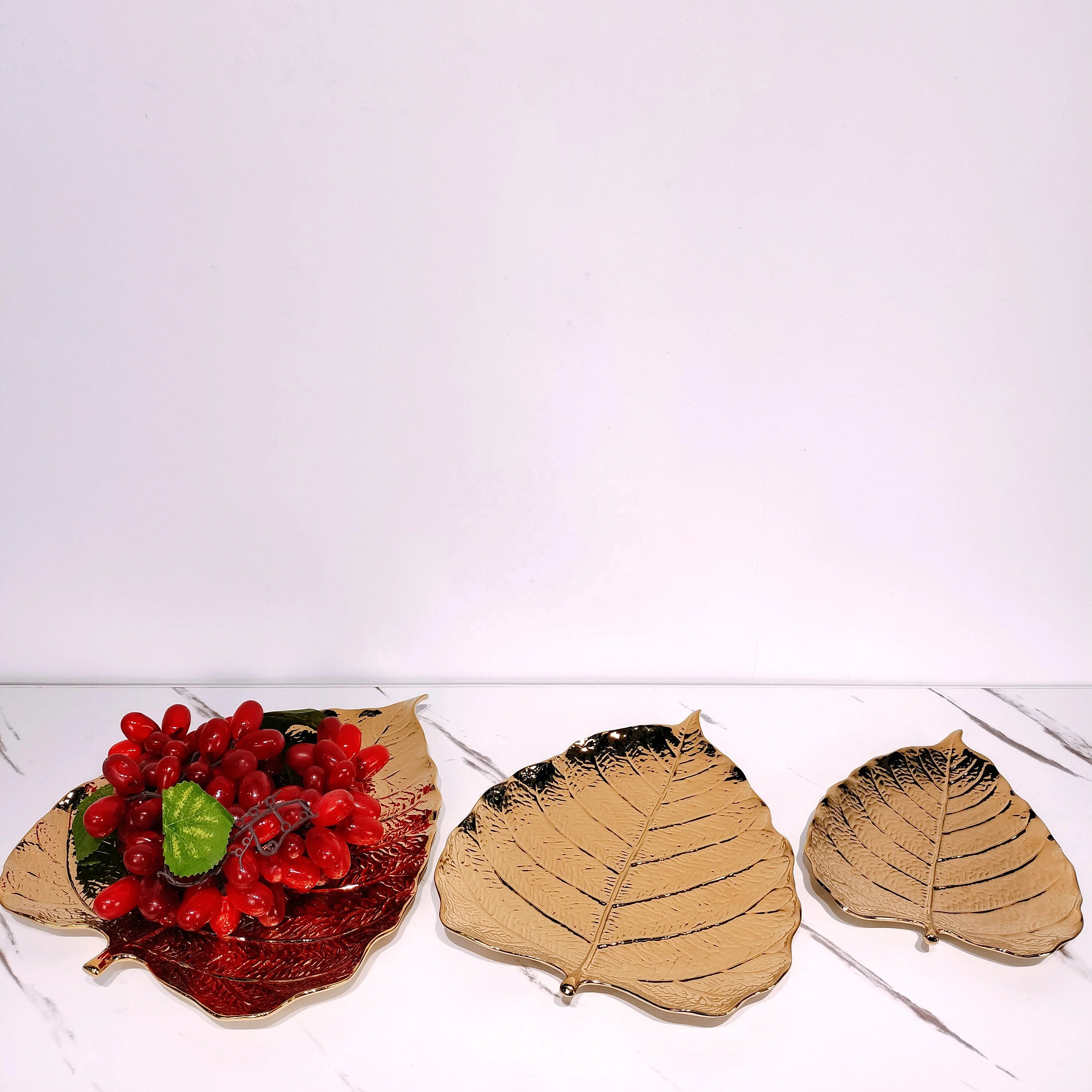 Modern Gold Plated Ceramic Fruit Bowl Maple Leaf Decorative Nordic Dry Fruits Plate Set for Home Decor Luxury