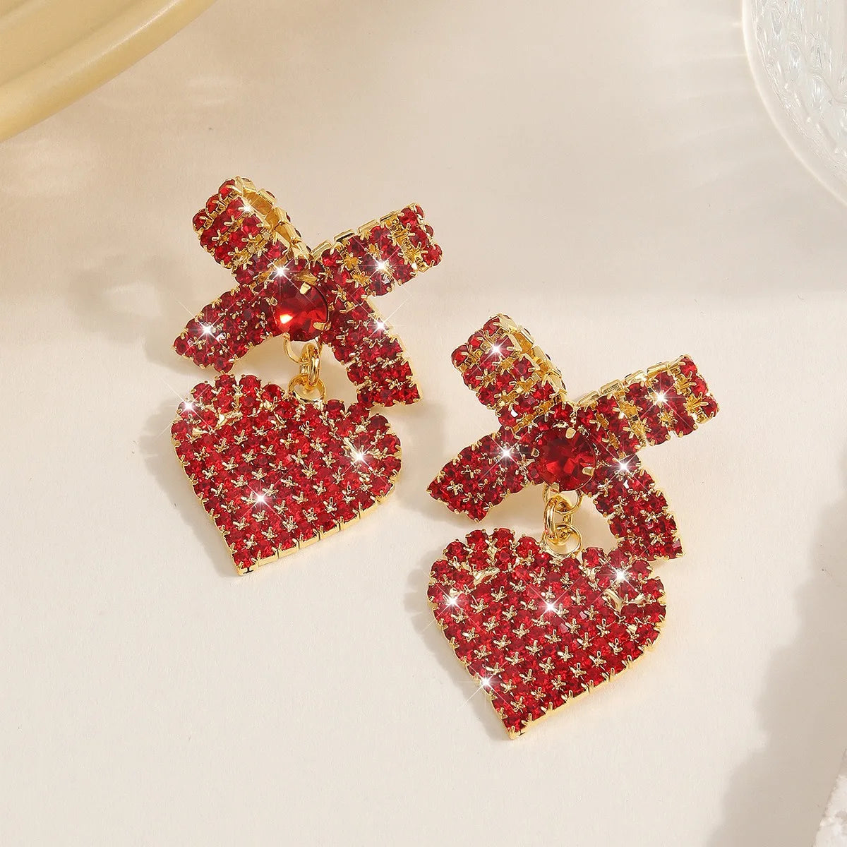 New Simple Red Rhinestone Heart Pendant Stud Earrings for Women Versatile Design Sparkling Drop Fashionable Personality Jewelry