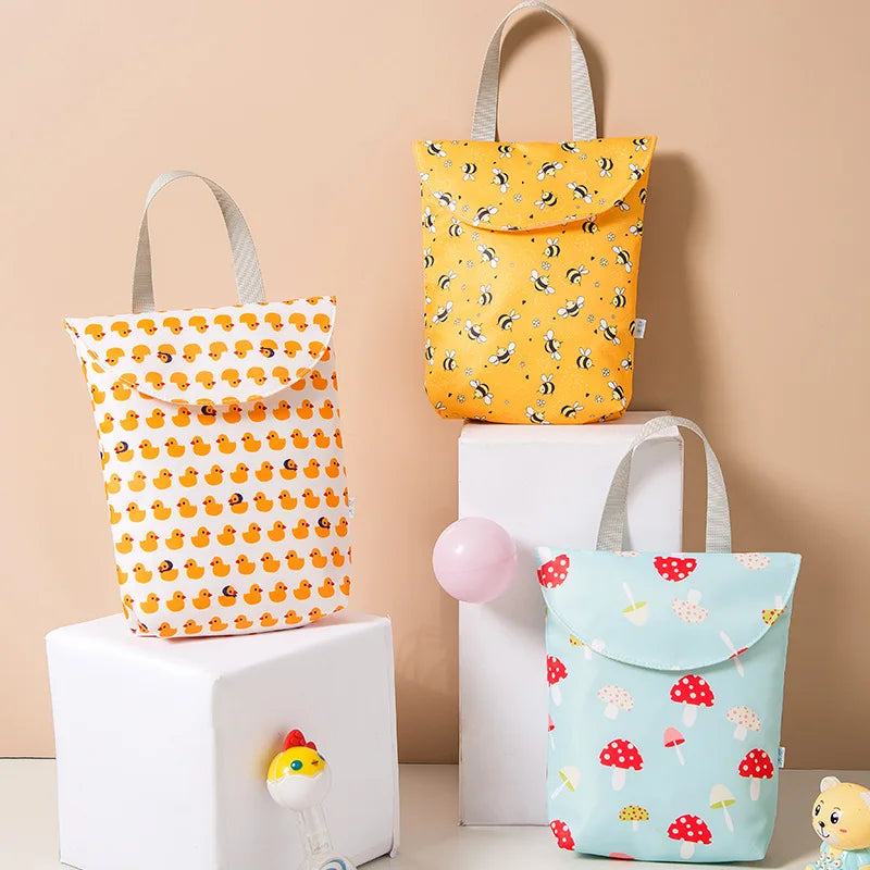 Wholesale Price Reusable Waterproof Portable Wet Bag Diaper Organizer Big Capacity Mummy Bag for Baby Diaper Nappy Printed for