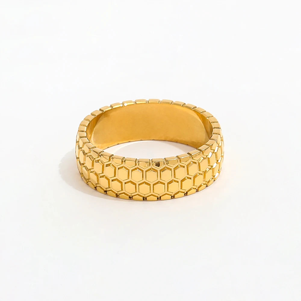 18K Gold Plated Non Tarnish & Waterproof Honeycomb Band Stainless Steel Ring for Women Fashion Jewelry