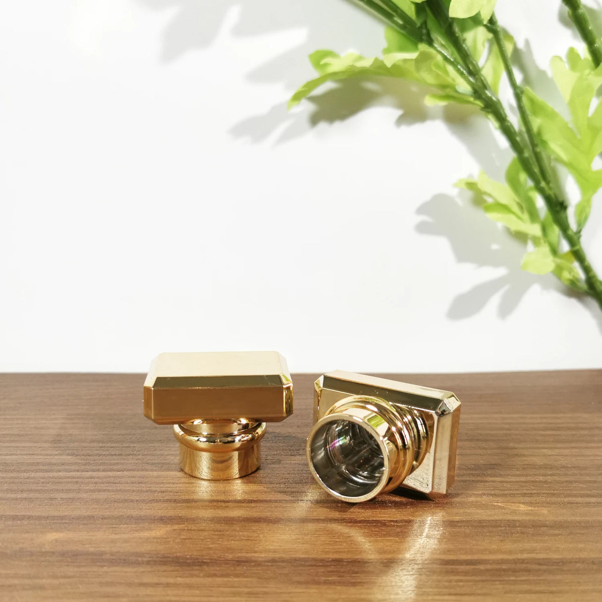 Hot Sale T Shape Gold Luxury ABS Plastic Crown Cap with Gorgeous Shine for Perfume Bottles