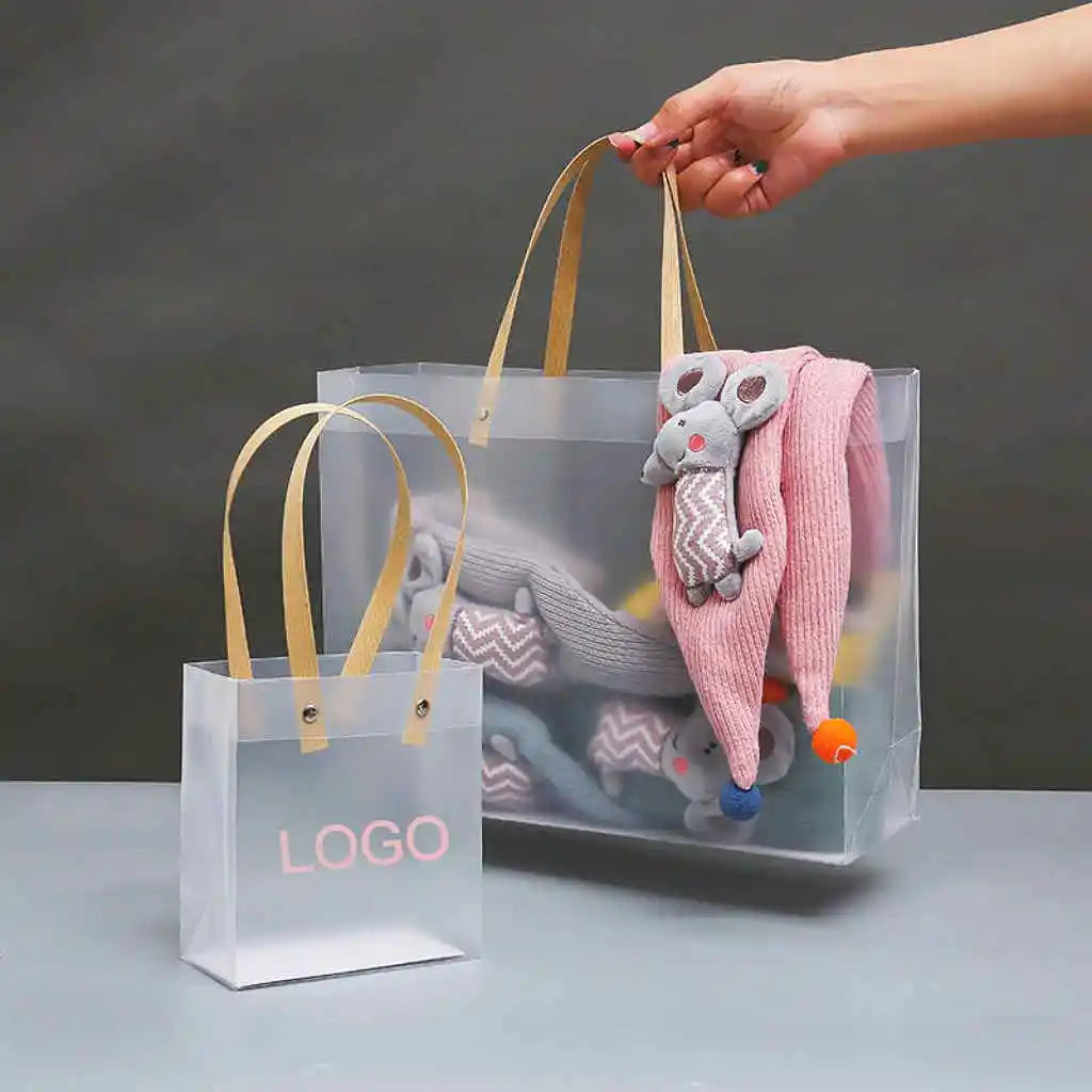 Customized Gold Foil Logo PP Gift Packaging Durable Plastic Frost Bag for Shopping Packaging