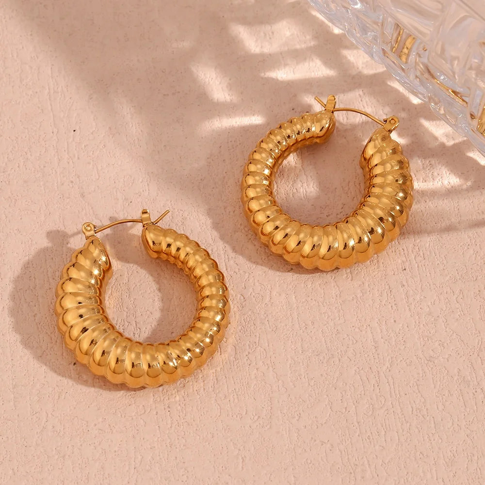 Hollow Chunky Hoop Earring Engraved Gold Plated Jewelry Tarnish Free Stainless Steel Earring Wholesale