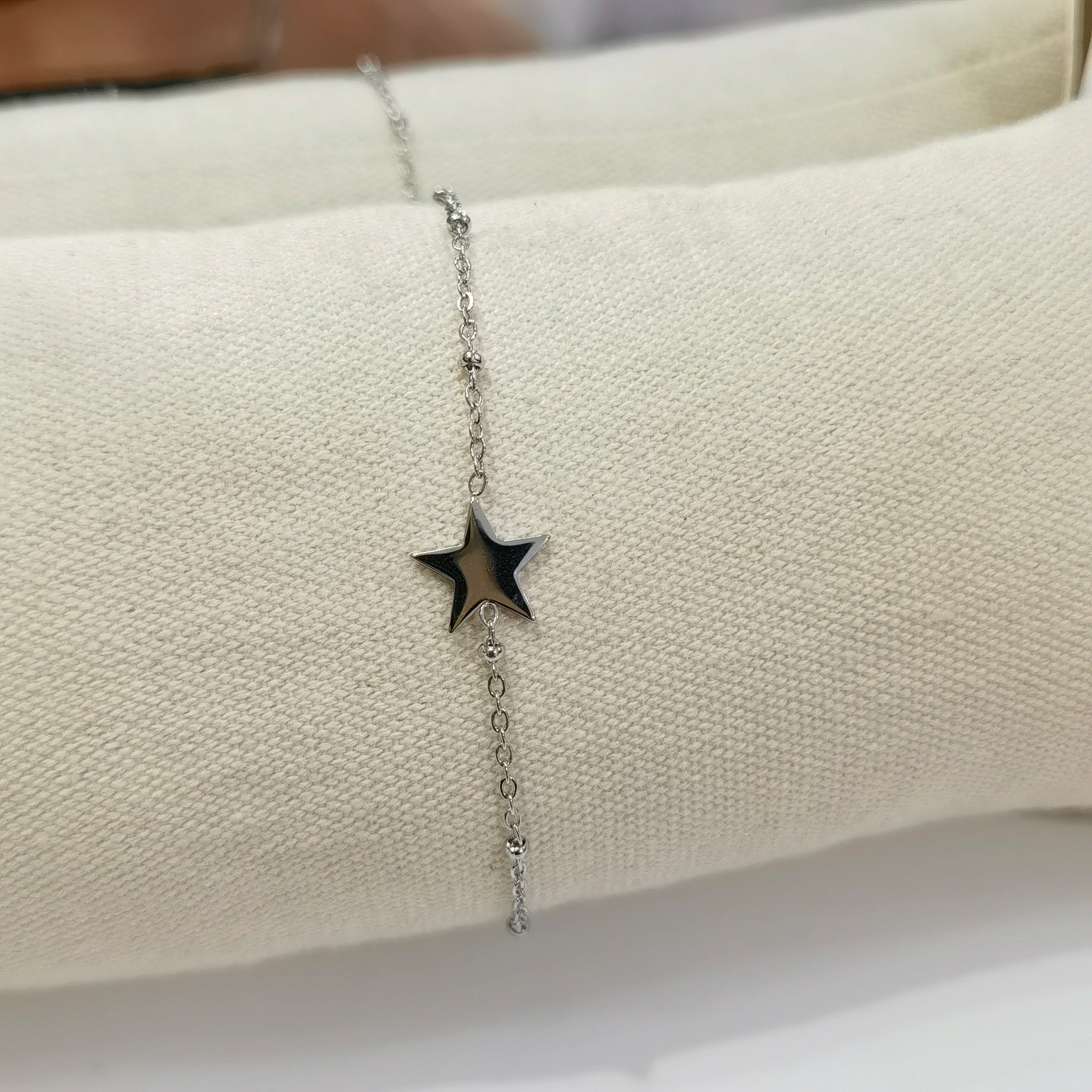 Wholesale Customized Elegant Stainless Steel Fashion Jewelry Star Bracelet for Women Durable Bangles