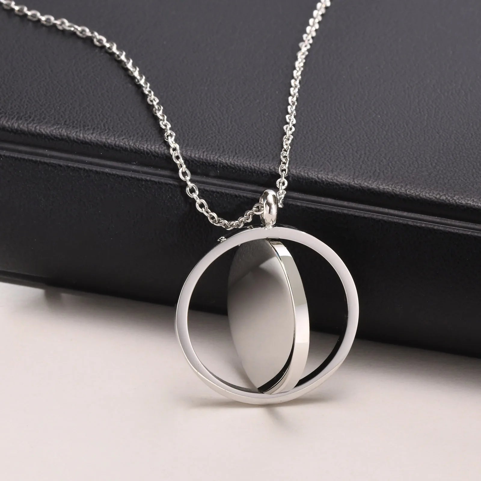 Factory Wholesale Stainless Steel Dainty Double Circle Kinetic Spinning Pendant Necklace High Polished Jewelry for Men Women