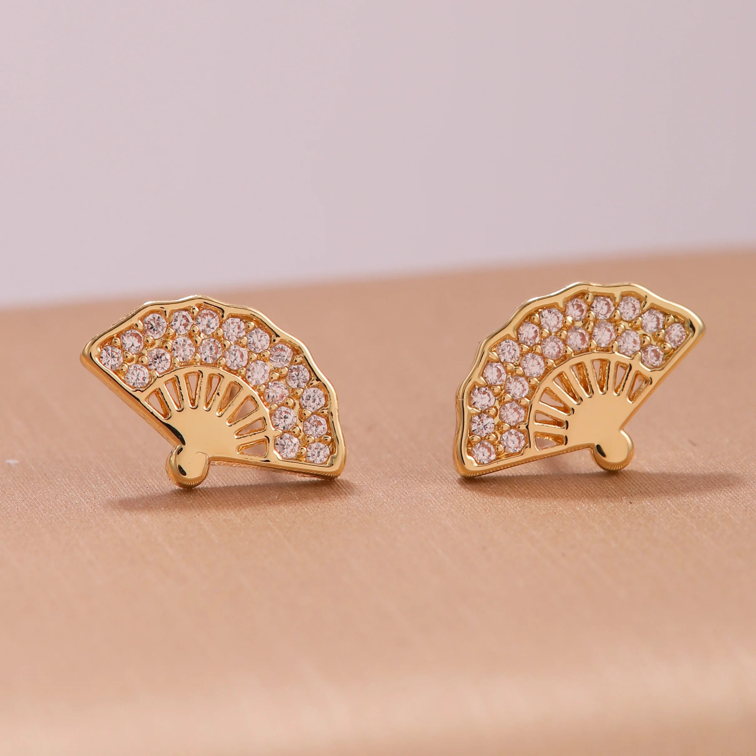Trendy Gold Plated Titanium Body Scallop Brass Micro Zirconia Stud Earrings Cute Flower Piercing for Weddings and Mother's Day