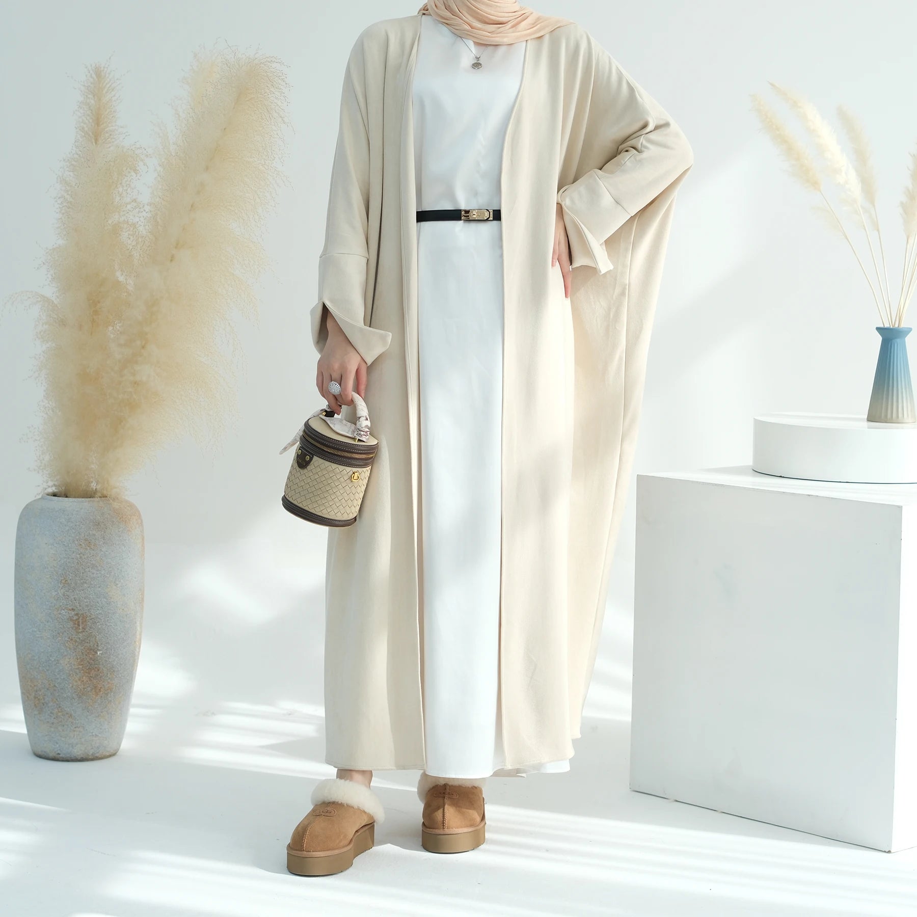 Loriya New Autumn Soft Suede Muslim Kaftan Abaya Dubai Women Open Abaya Modest Dress Islamic Clothing Wholesale