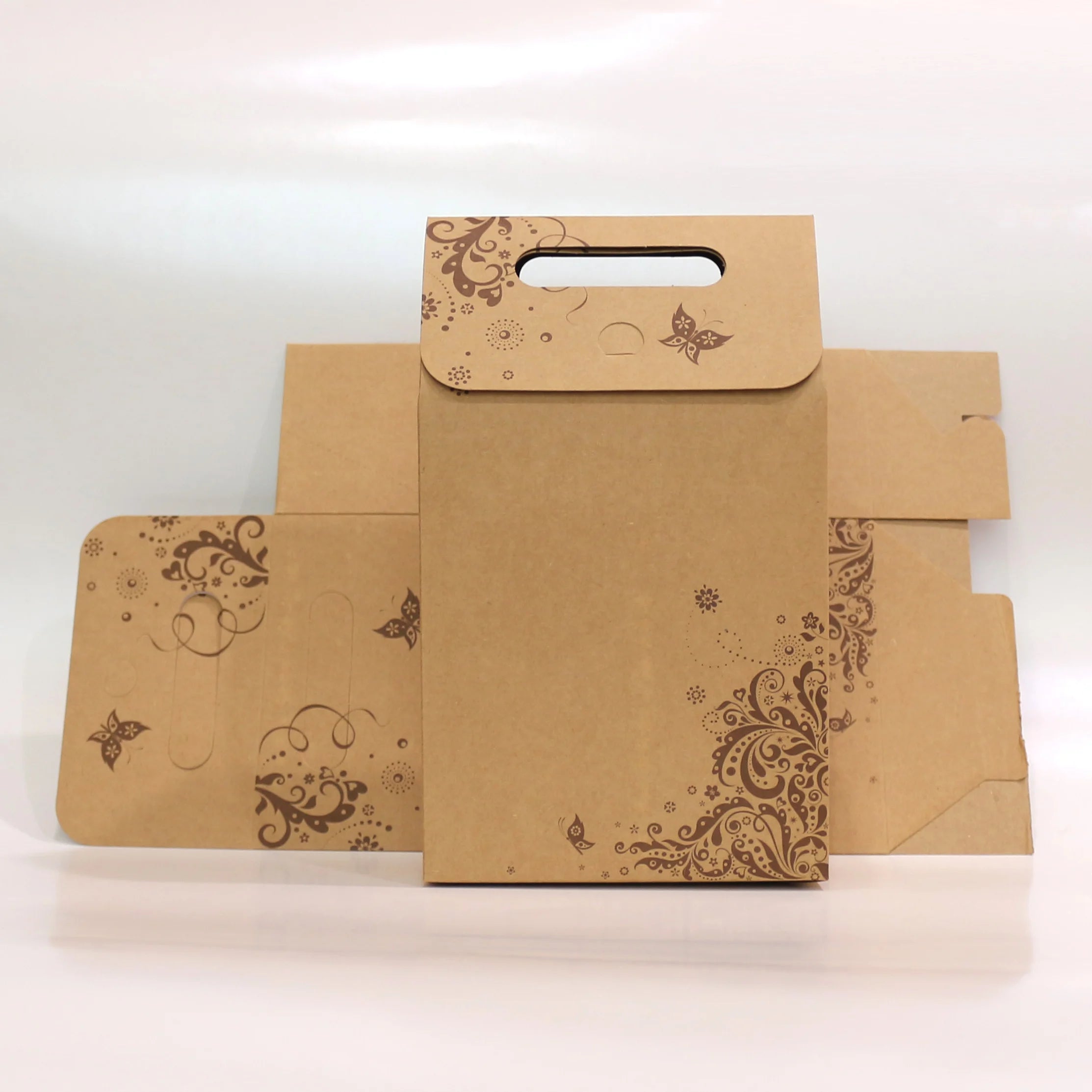 Luxury Fashion Custom Design logo Printing Wholesale Eco-friendly Shopping Packaging Paper Bags with Handles