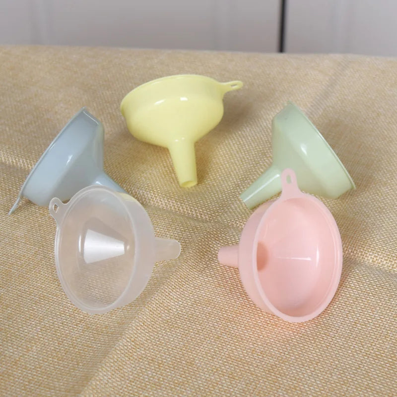 Hot Selling PP Mini Funnel Plastic Small Funnel Filling Liquid to Essential Oil Bottles and other Small Bottles