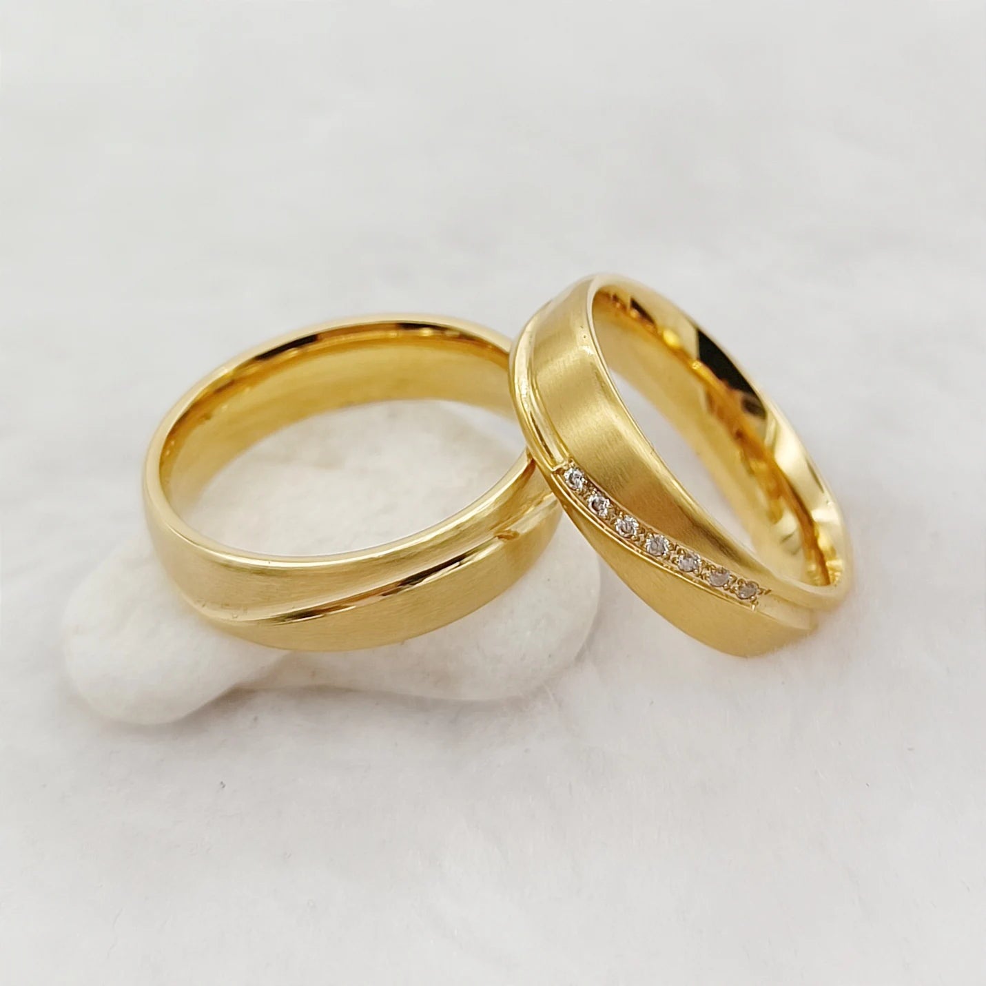 Discounted 2pcs Marriage Couples Engagement Rings Sets Pair for Lovers 18k Gold Plated Stainless Steel Jewelry Fashion Ring