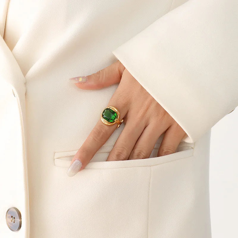 2024 New Retro Titanium Steel 18k European and American Emerald Green Zircon Stone Geometric Non-Fading Ring for Girls