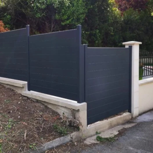 China Supplier Anti Clump Backyard Sheds and Black Matel Fence Panel