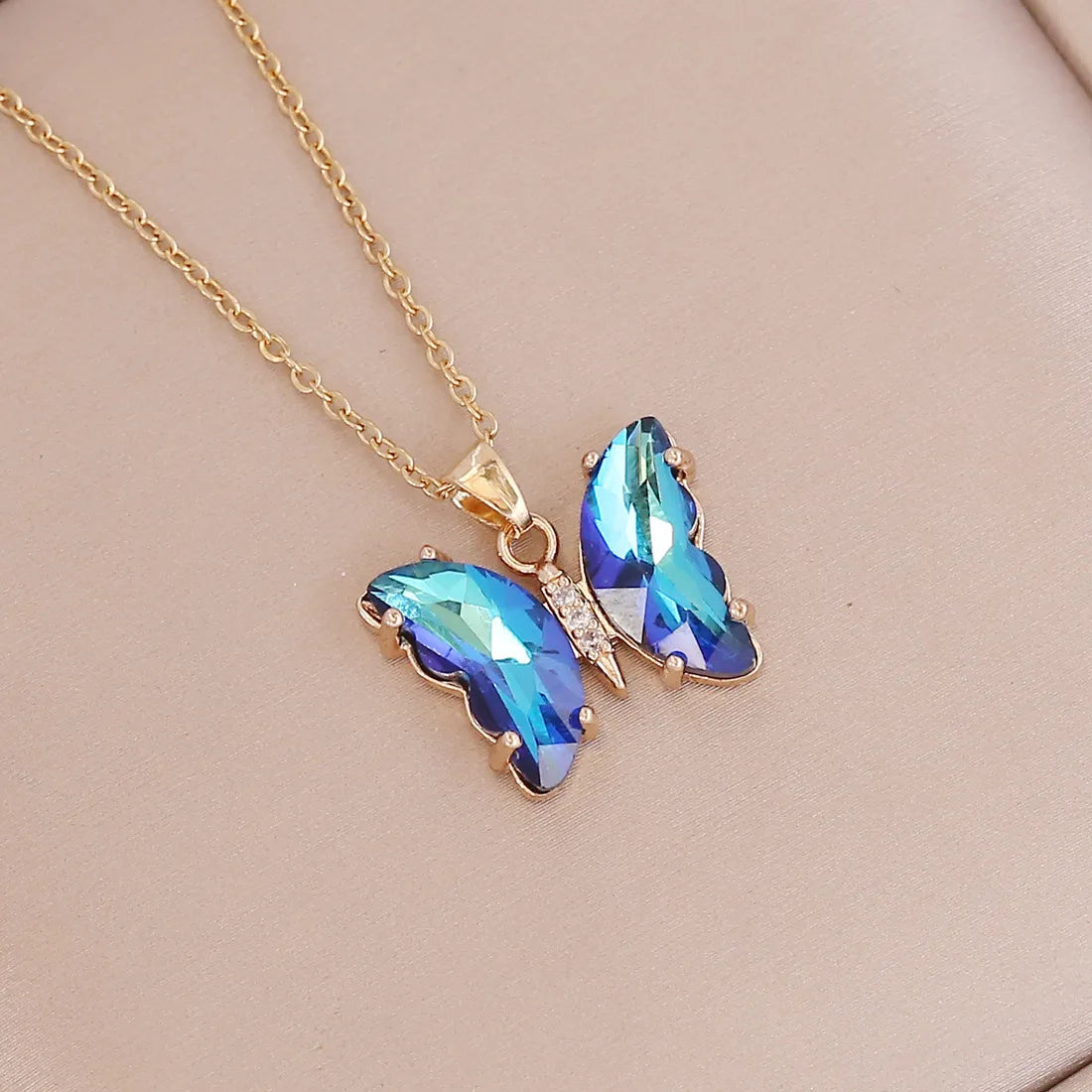 Enchanting Butterfly Necklace With Sparkling Crystal Fashionable Jewelry for Women Perfect Graduation Mom Elegant Accessory