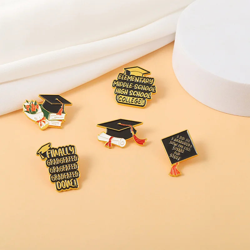 Commemorative Graduation Hat Brooch Exquisite Graduation Caps Lapel Pin Adornment for Memorable Academic Achievements