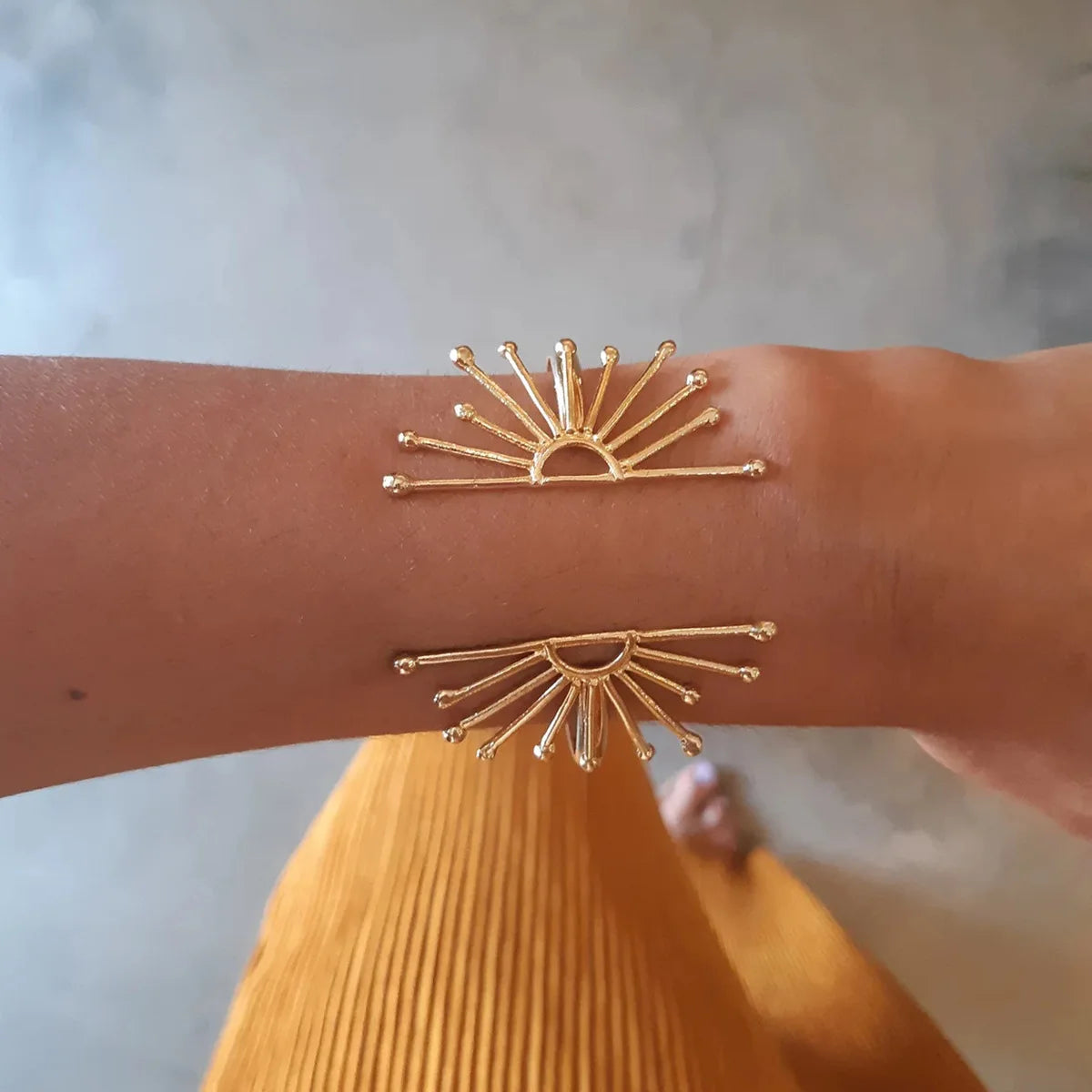 New Arrival Waterproof Stainless Steel 18K PVD Gold Sunflower Hollowed-out Bracelet INS Popular Bracelet Open Bracelet Bangle
