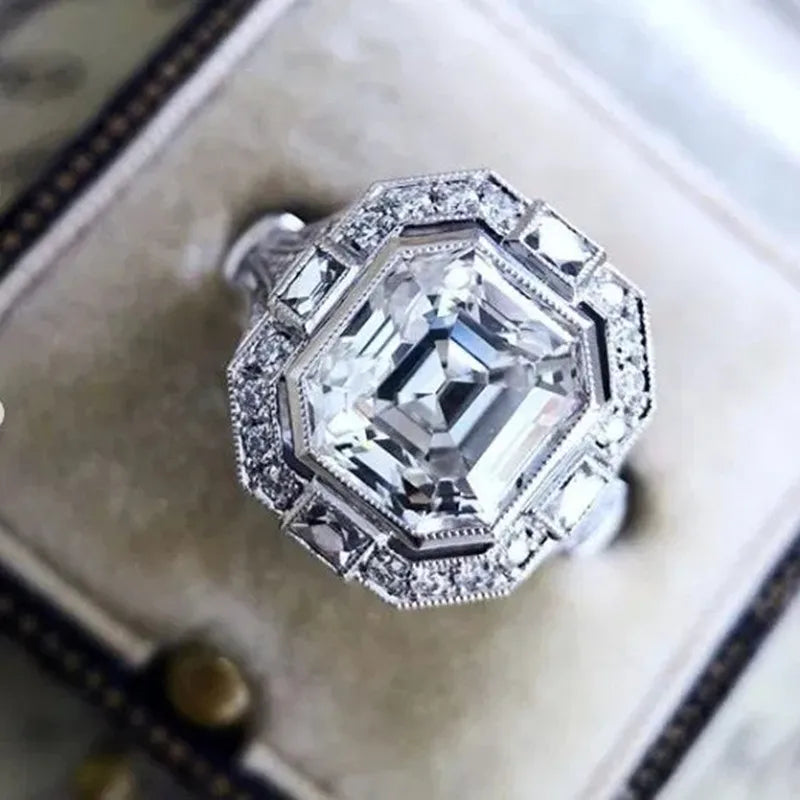 Huitan Hot Sale 5.6g Gorgeous Lab Crystal Diamond 925 Silver Anniversary Wedding Rings for Women