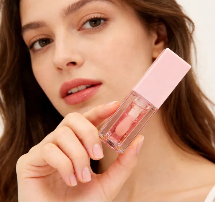Crystal clear Lip Gloss with Mirror Like Shine Long Lasting Nourishing Vitamin E Enriched Lip Makeup for Daily Use