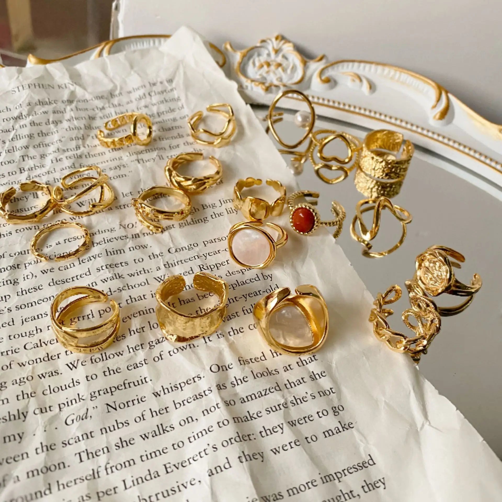 2022 Retro Women Hip Hop Gold Plated Ring Twisted Hollow Shell Opening Adjustable Wedding Ring Wholesale