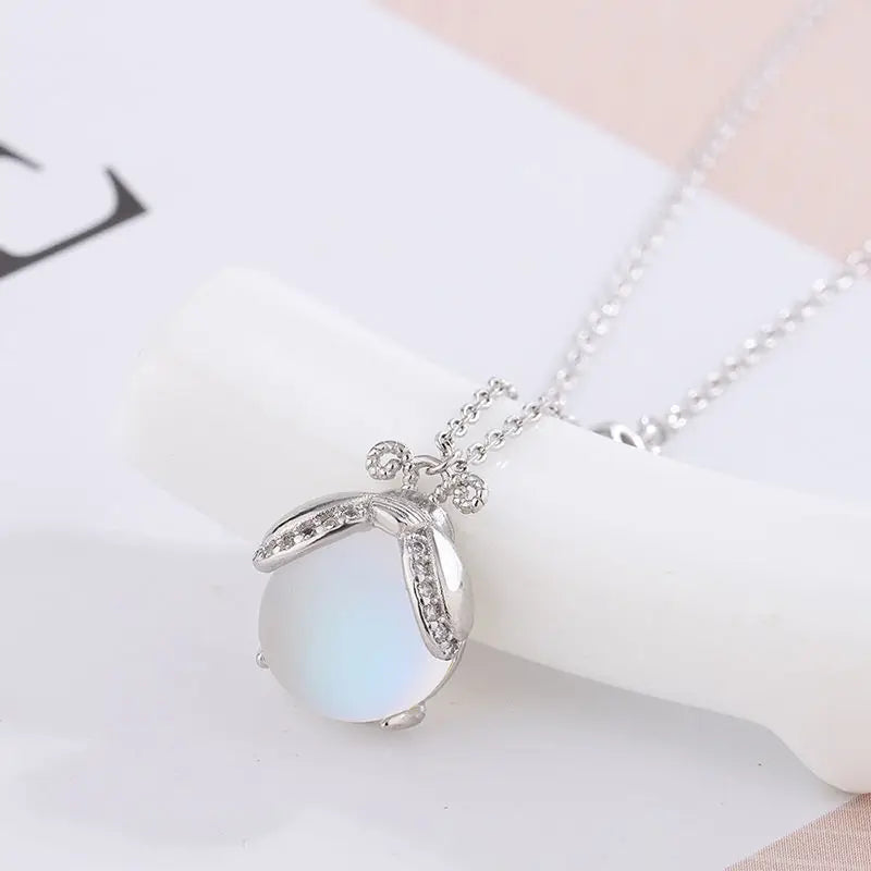 Fashion Collar Firefly Pendant Necklace Ins Simple Moonstone Clavicle Chain for Women