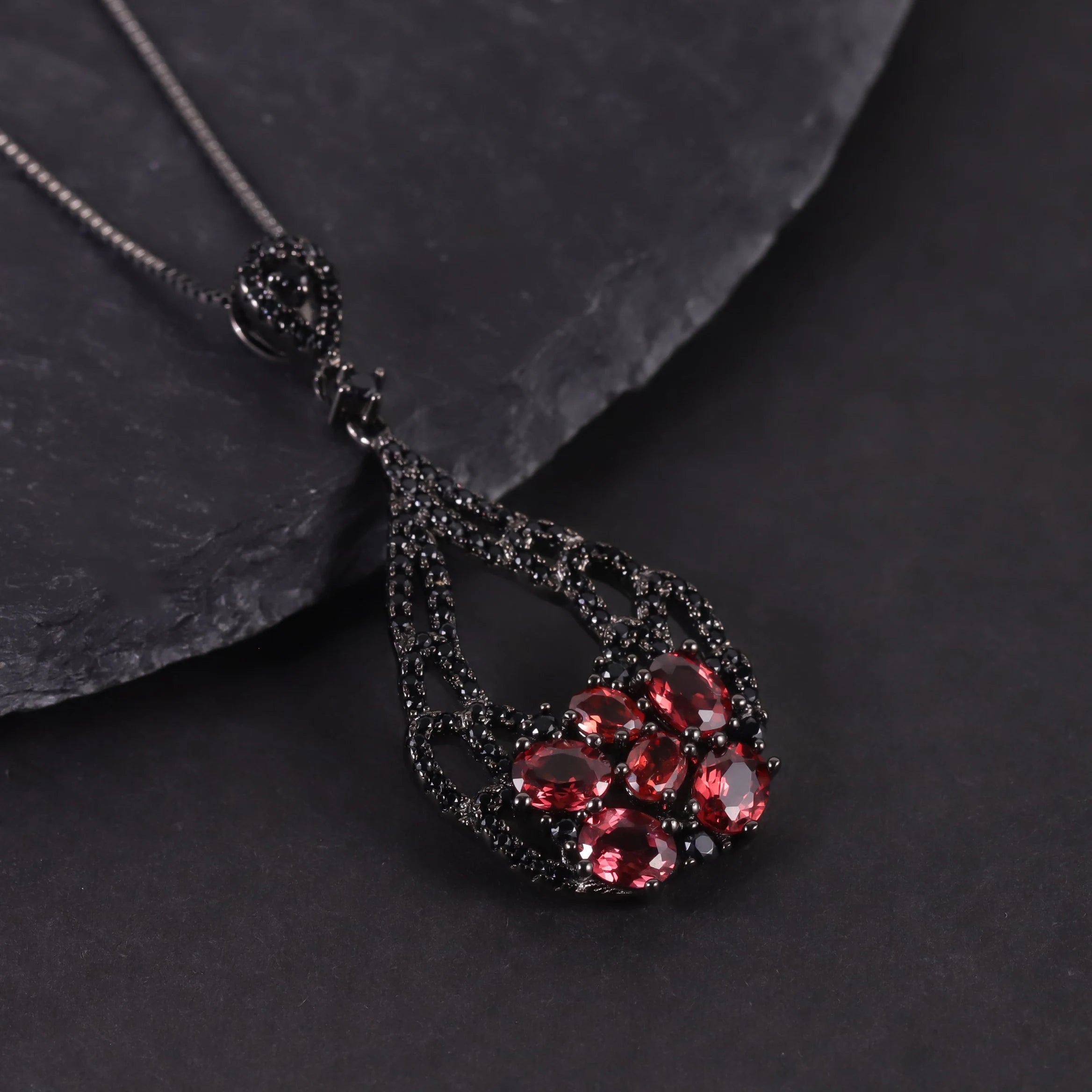 W0503 Timely Production Jewelry Factory Wholesale Black Gun Plated S925 Silver Natural Garnet Custom Flower Red Gems Pendant