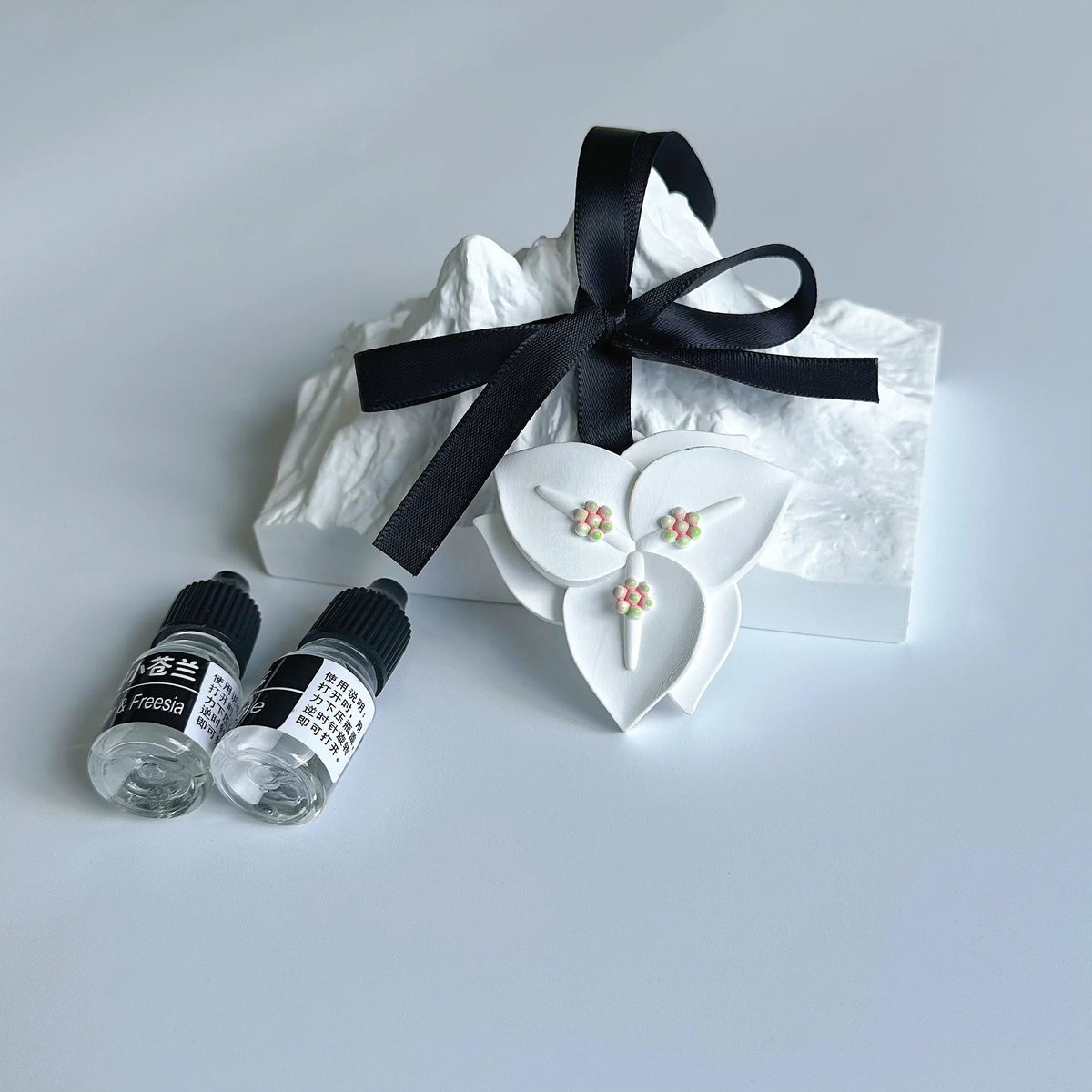 Customizable White Flower Shaped Plaster Air Diffuser Eco-Friendly Non-Toxic Fragrance Aroma Car Hotel Office Freshener Hanging