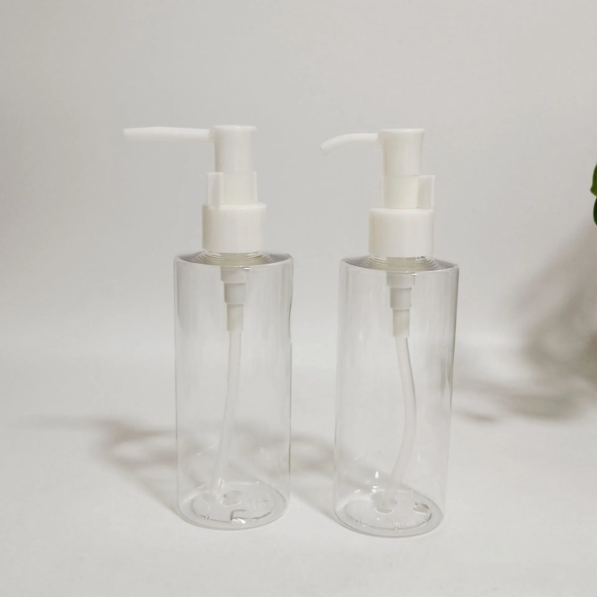 Hot Selling Lotion Bottle 100ml 150ml 200ml Empty White Pet Plastic Cosmetic Shampoo Bottle with Lotion Pump