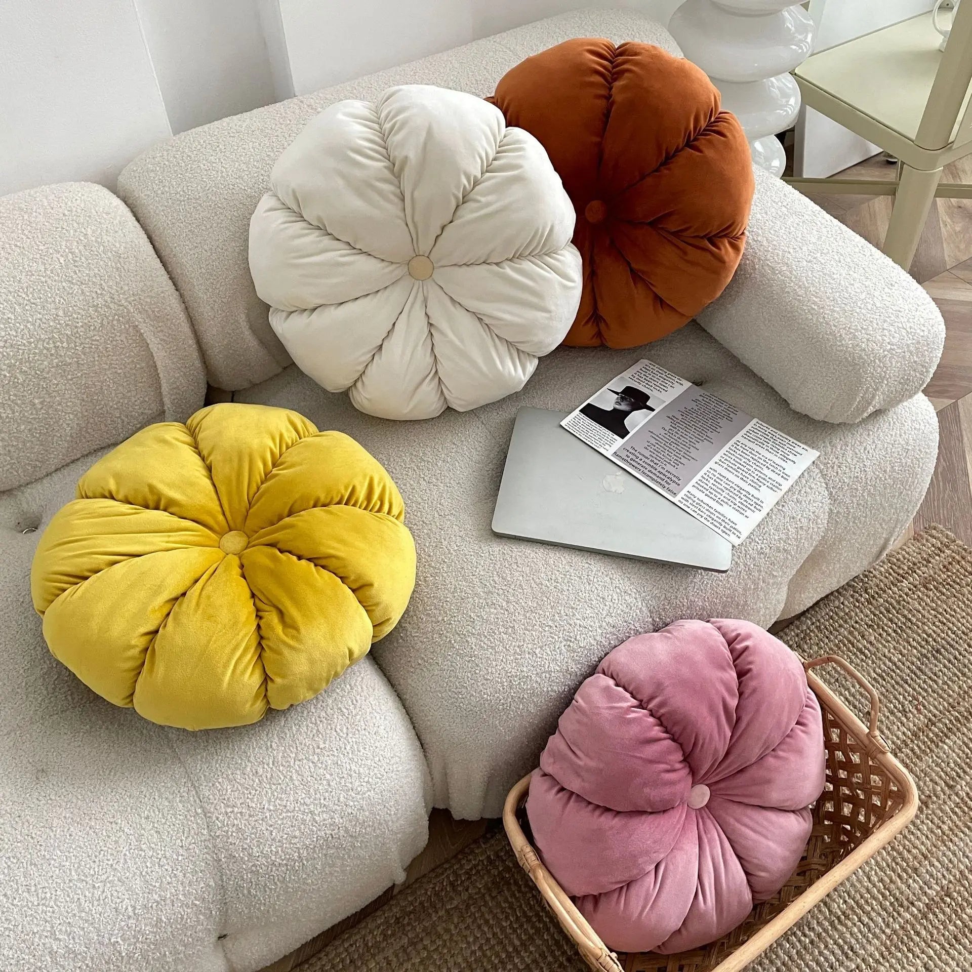 Wholesale Velvet Plush Pumpkin Cushion Cozy Bay Window Round Pumpkin Pillow Cushion Tatami Chair Pumpkin Plush Decoration