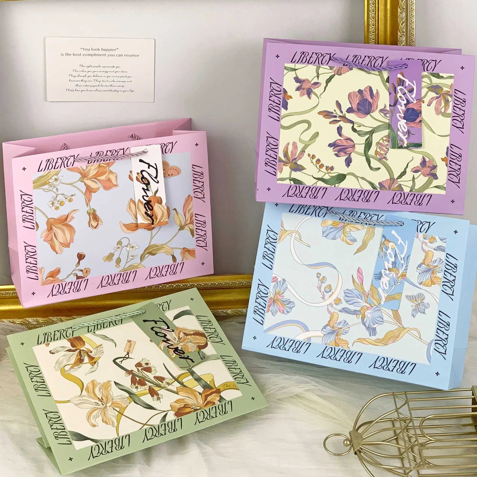 Wholesale Custom Packaging Fancy Gift Bags Luxury Packaging Bags Shopping Paper Bag for Boutique
