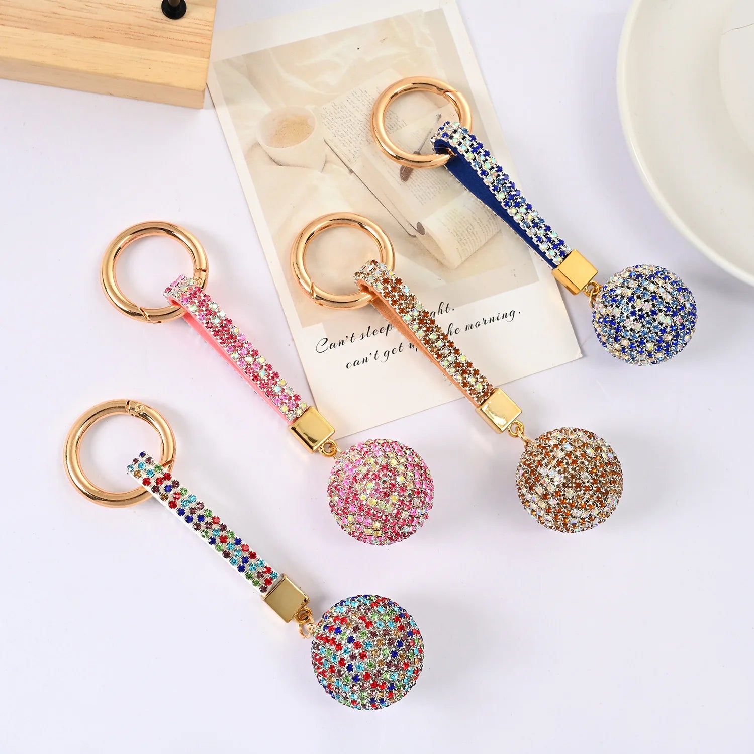 New Fashion Full Diamond Keychain Bling Crystal Rhinestone Ball Key Chains Car Key Rings Schoolbag Charm Pendants Round Keychain