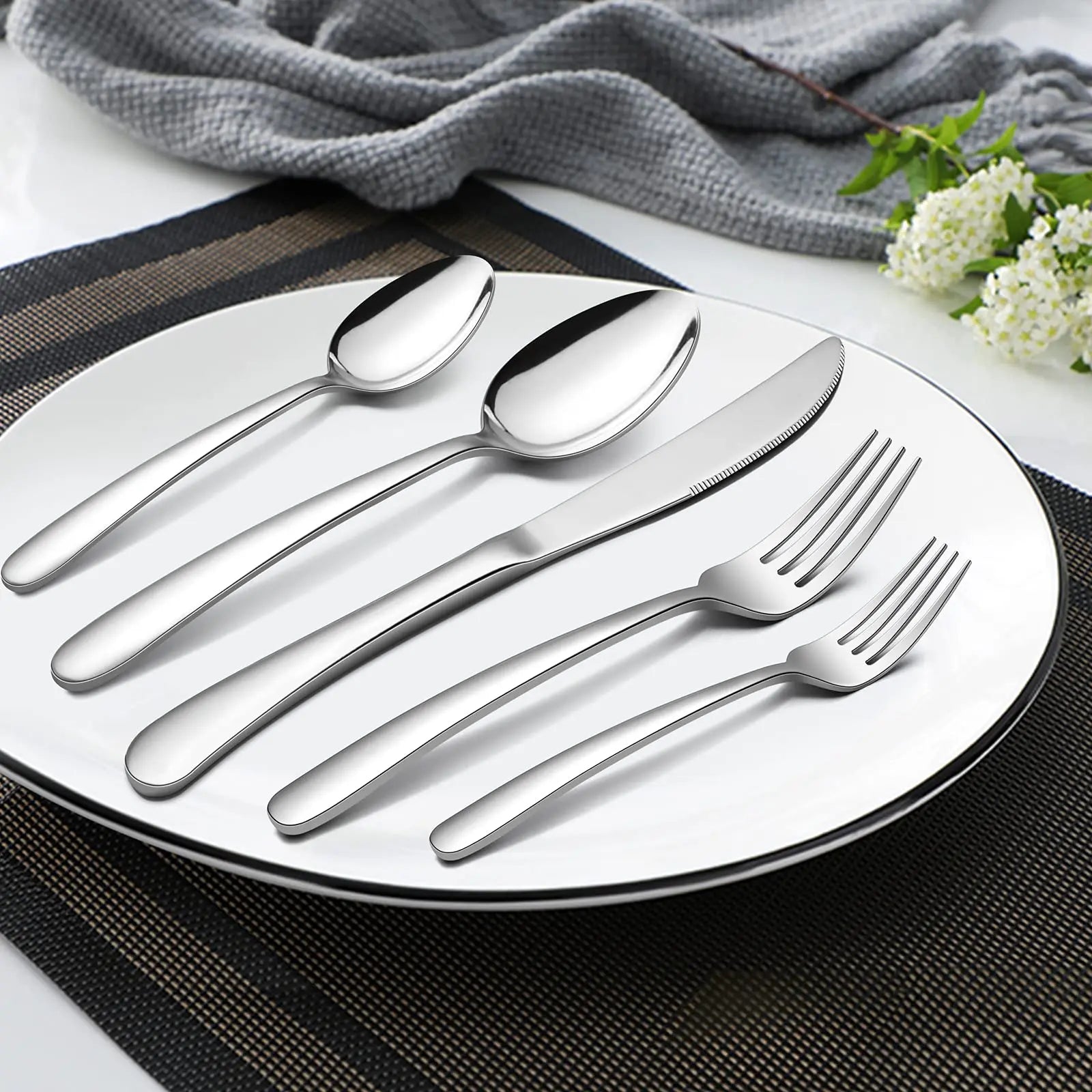 Modern Elegant 40-Piece Stainless Steel Cutlery Set Mirror Polished Knife Fork Spoon Hotels Weddings Tea Time Flatware Tableware