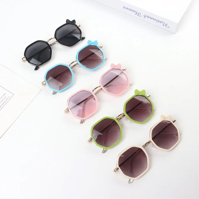 2022 Cute Bow Decorated Gradient Color Kids Sunglasses New Design with Gold PC Frame