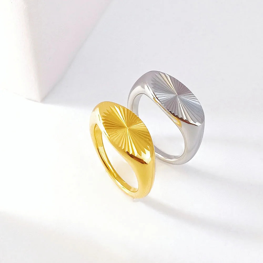 YF6229 Vintage Stainless Steel Personalized Women Jewelry 18k Gold Plated Oval Sunflower Ring Non Tarnish