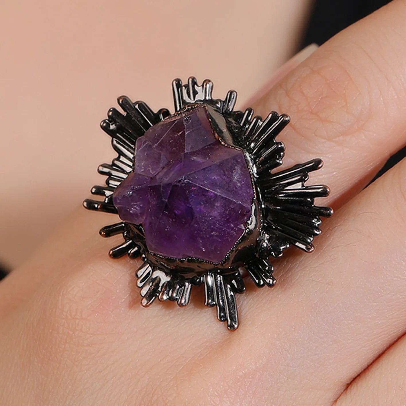 Special Designs Natural Healing Crystal Gemstone Finger Rings Purple Raw Amethyst Stone Ring Adjustable for Women and Men Gifts