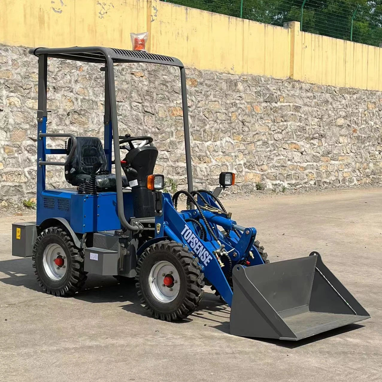 Topsense Brand New Chinese Mini Tractors Electric Loader 400KG 0.4ton Self Loading Small Loader Front End Loader