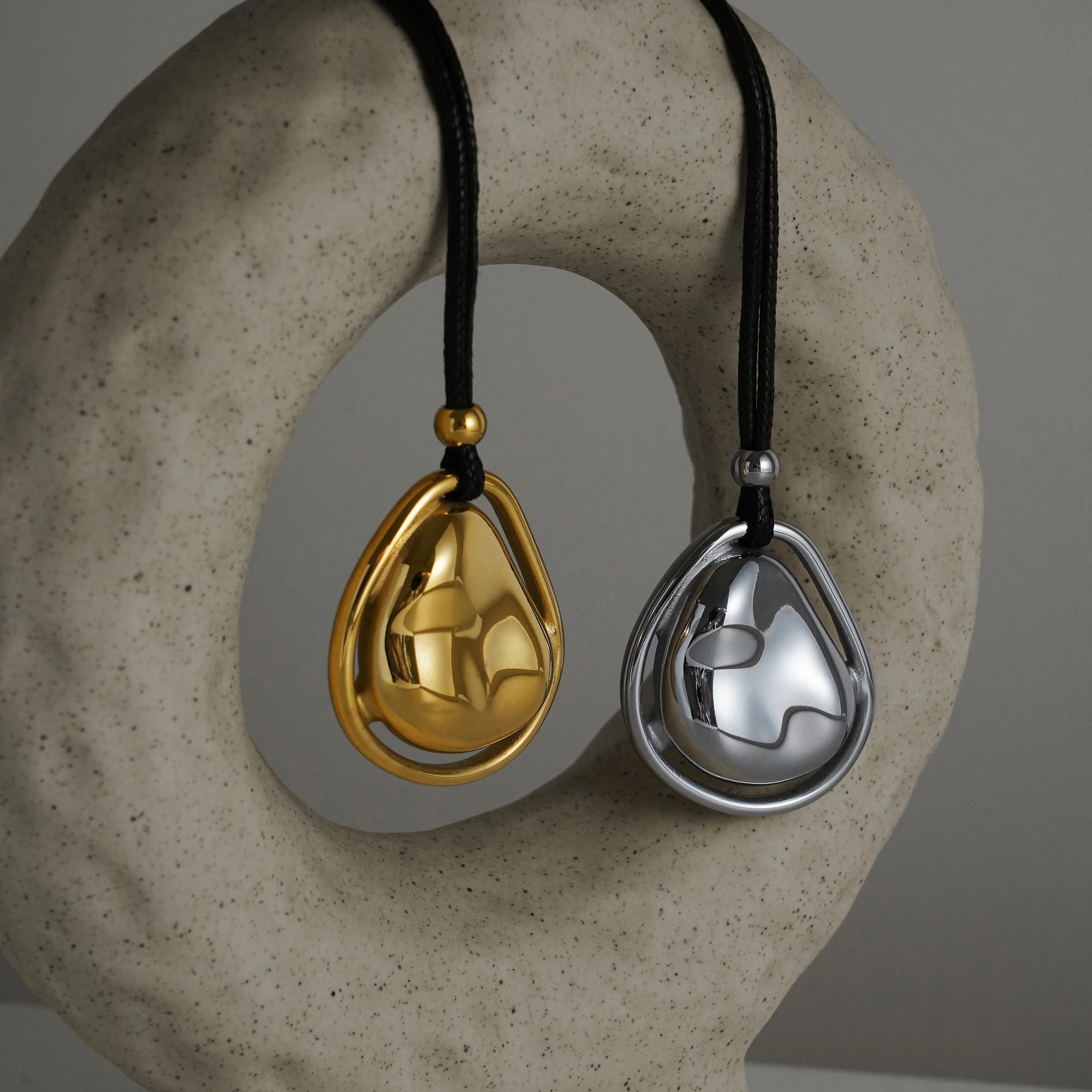 2024 Dazan New HOT 18k Gold Plated Tarnish Free Stainless Steel Meteorite Exquisite Polished Pendant Black Leather Rope Necklace