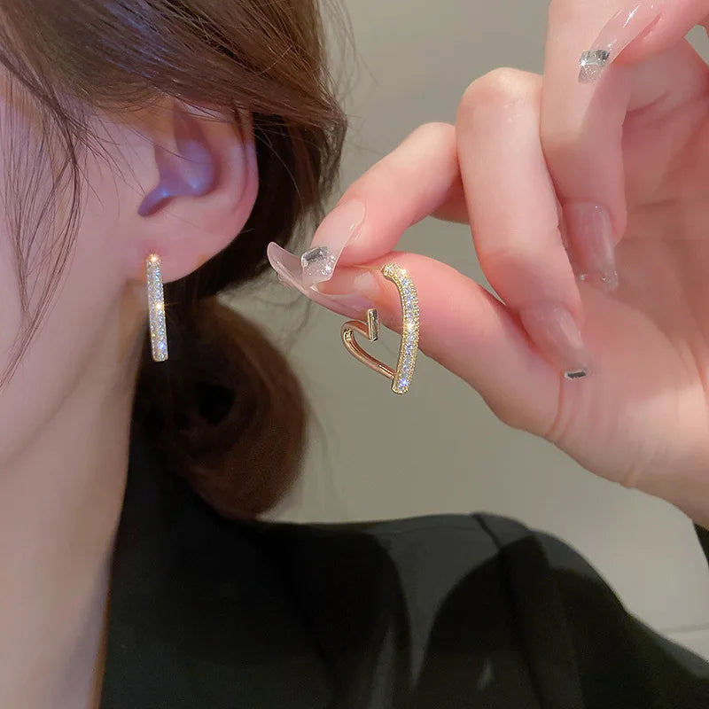 925 Silver Needle Diamond Heart-shaped Earrings Simple Personality Designer Heart-shaped Zircon Rhinestone Earrings for Women