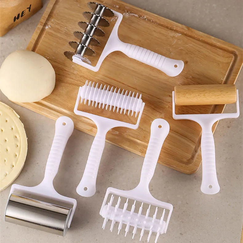 Manjia Pizza Rolling Pastry Pie Needle Stainless Steel Pastry with Plastic Handle Dough Cutter Pizza Roller Cutter and Roller