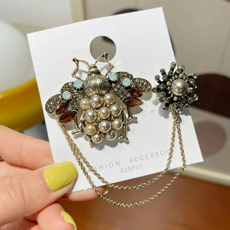 Retro Colorful Rhinestone Animal Bee Brooches Pearl Bee Long Chain Brooch Pin for Women Gift
