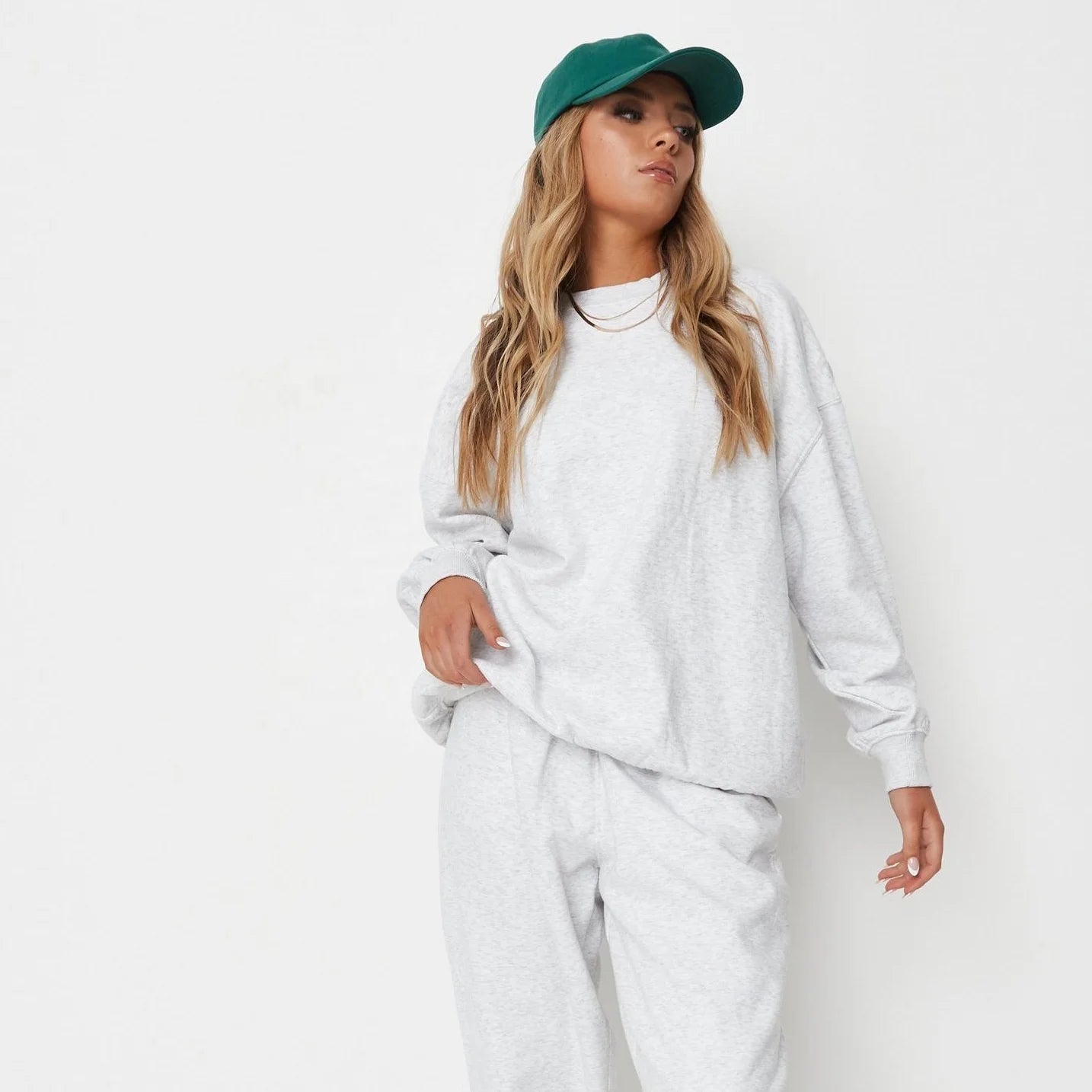 2022 Solid White Fleeceback Sweatshirt and Joggers Co-ord Woman's Casual Stand Collar Cropped Hoodies for Autumn Season