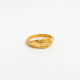 High End 18K Gold Plated Hand in Hand Hug Stainless Steel Finger Rings Fashion Jewelry