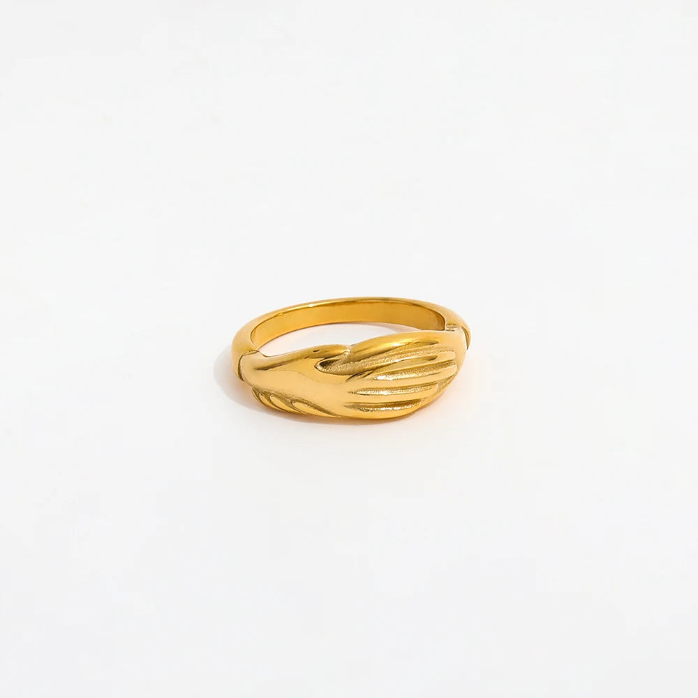 High End 18K Gold Plated Hand in Hand Hug Stainless Steel Finger Rings Fashion Jewelry