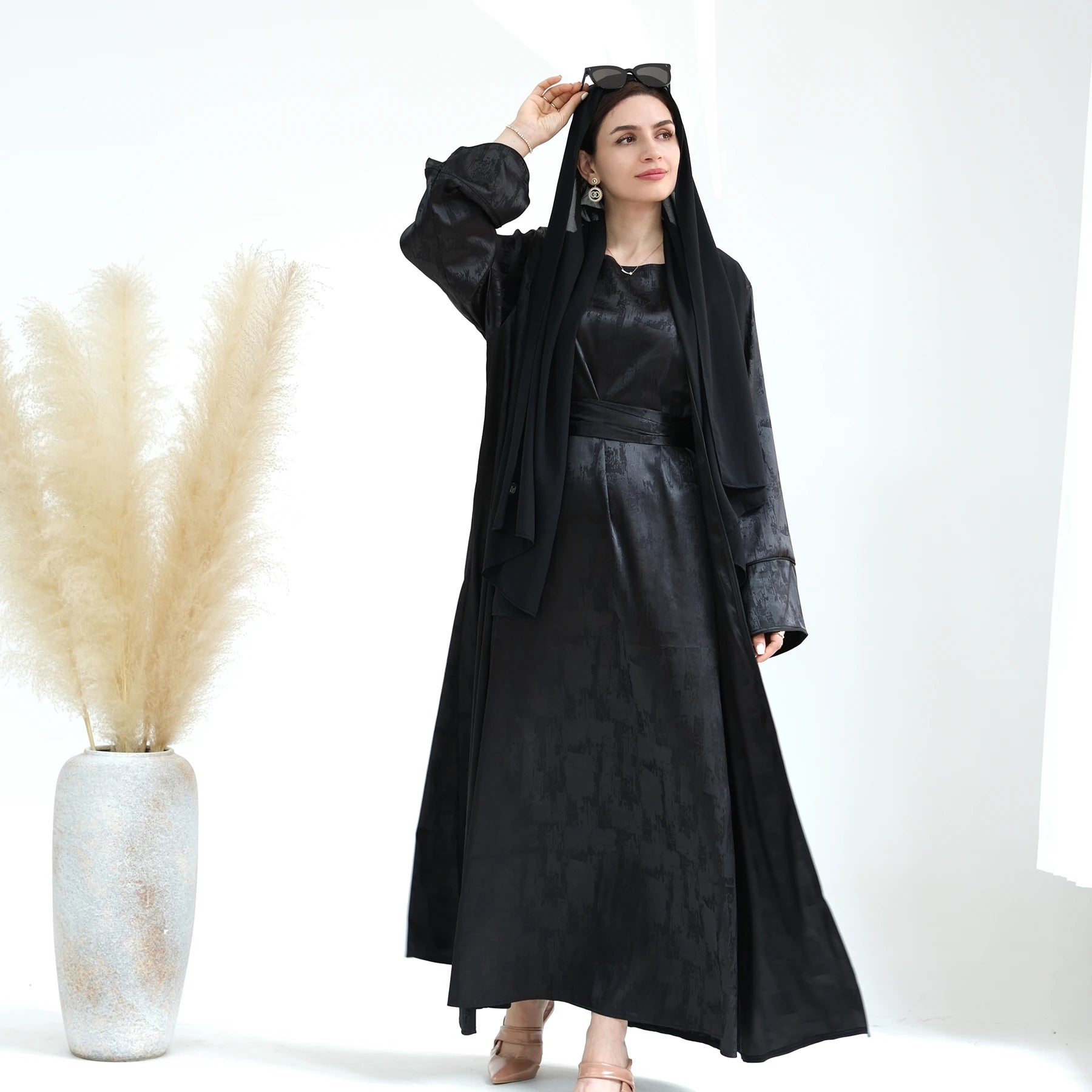 Loriya Wholesale Hot Selling Traditional Islamic Clothing 2pcs Set Dubai Abaya Women Muslim Dress Plain Abaya