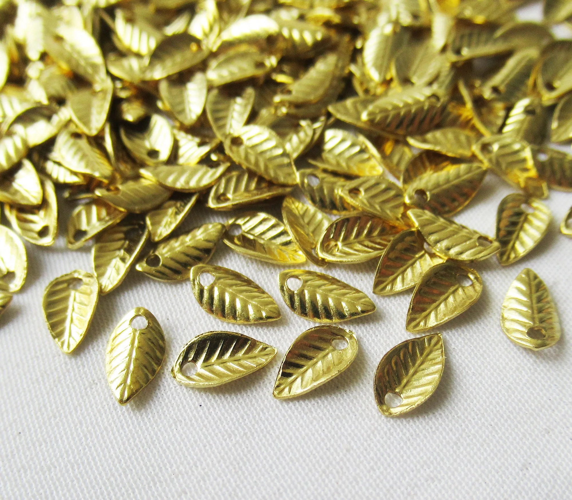 1000pcs/pack Tiny Brass Leaf Charm 4x7mm Textured Leaf Structure DIY Findings