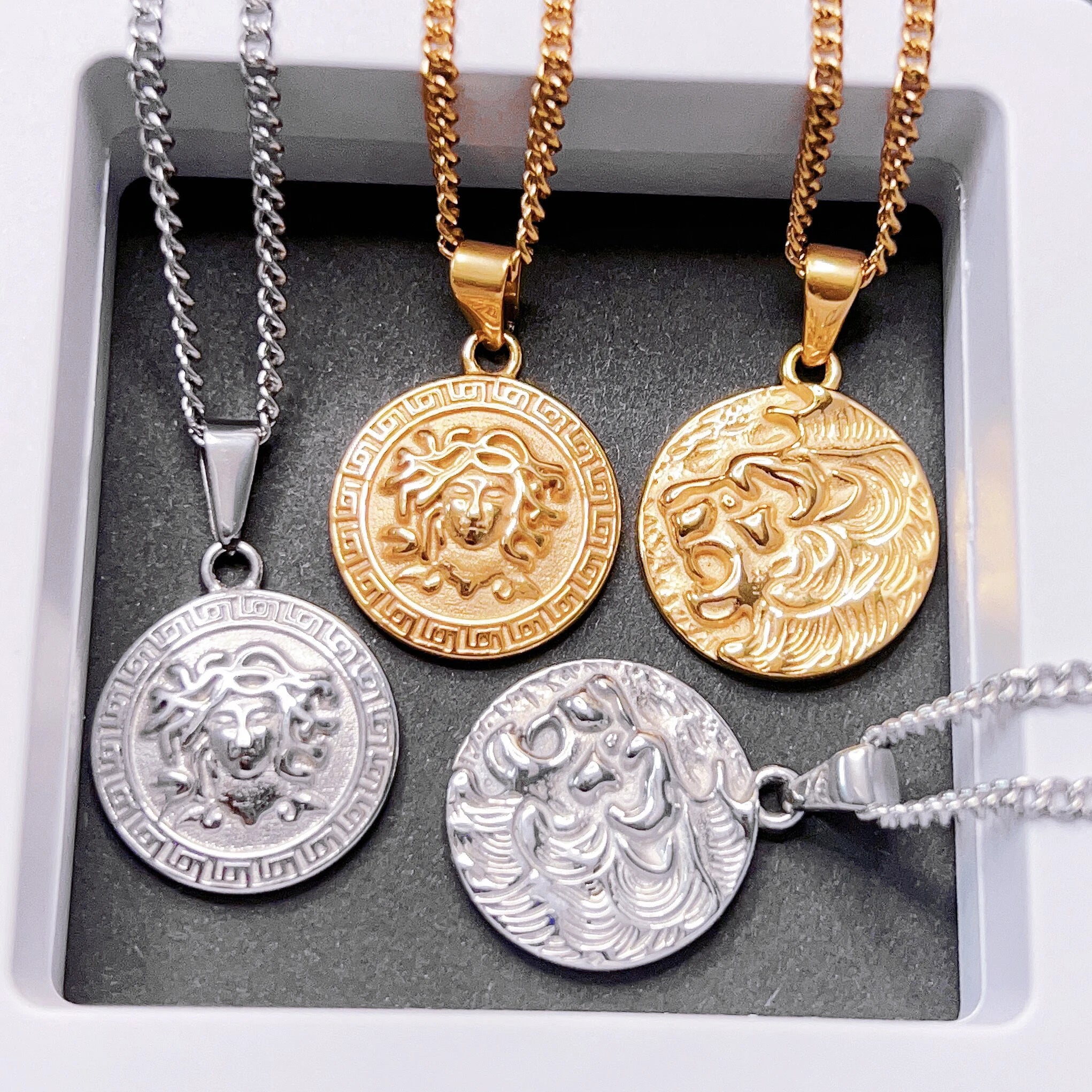 22k Gold Hiphops Crystal Medusa Pendant Mens Greek Mythology Medusa Gorgon Necklace Ancient Greece Jewelry Gifts for Women Men