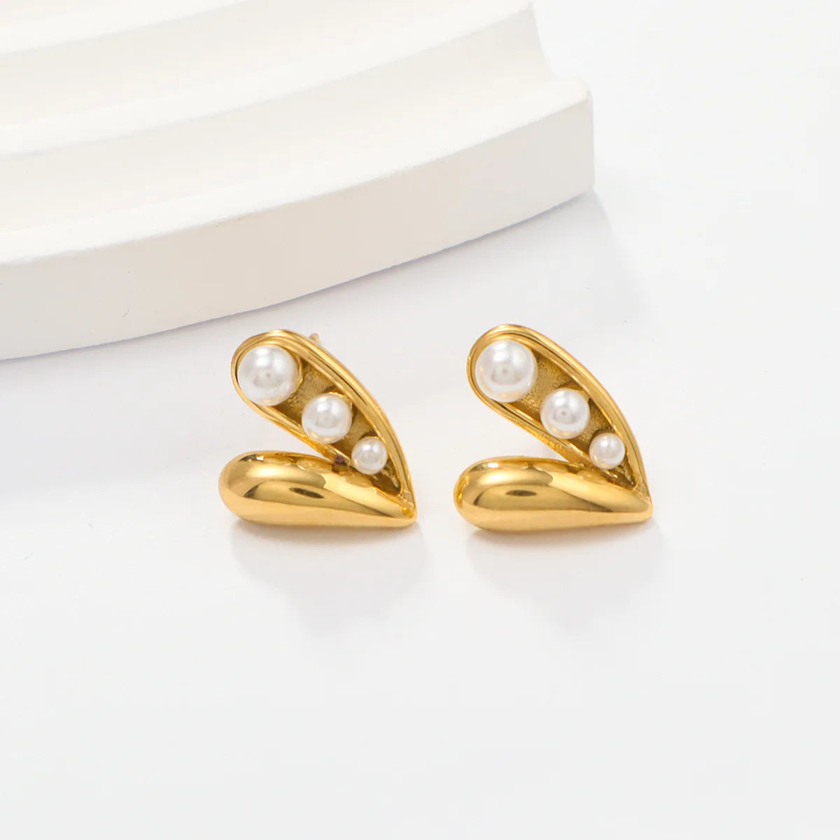 Wholesale 18K Gold Plated Dainty Stainless Steel Love Heart Stud Earrings Women French Tarnish Free Pearl Earring Jewelry