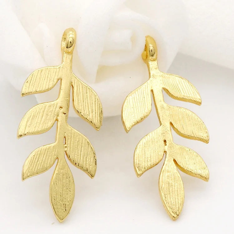 Fashion Simple 14K Gold Plated Leaf Shaped Pendant for DIY Handmade Jewelry Making Charms Supplier