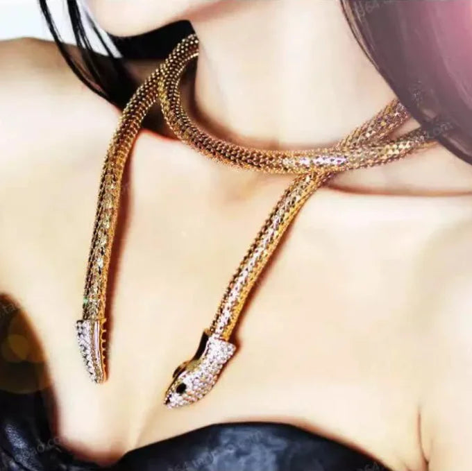 Creative Snake Shaped Hollow Chain Necklace Alloy Rhinestone Personality Long Necklace for Women Fashion Jewelry Necklace