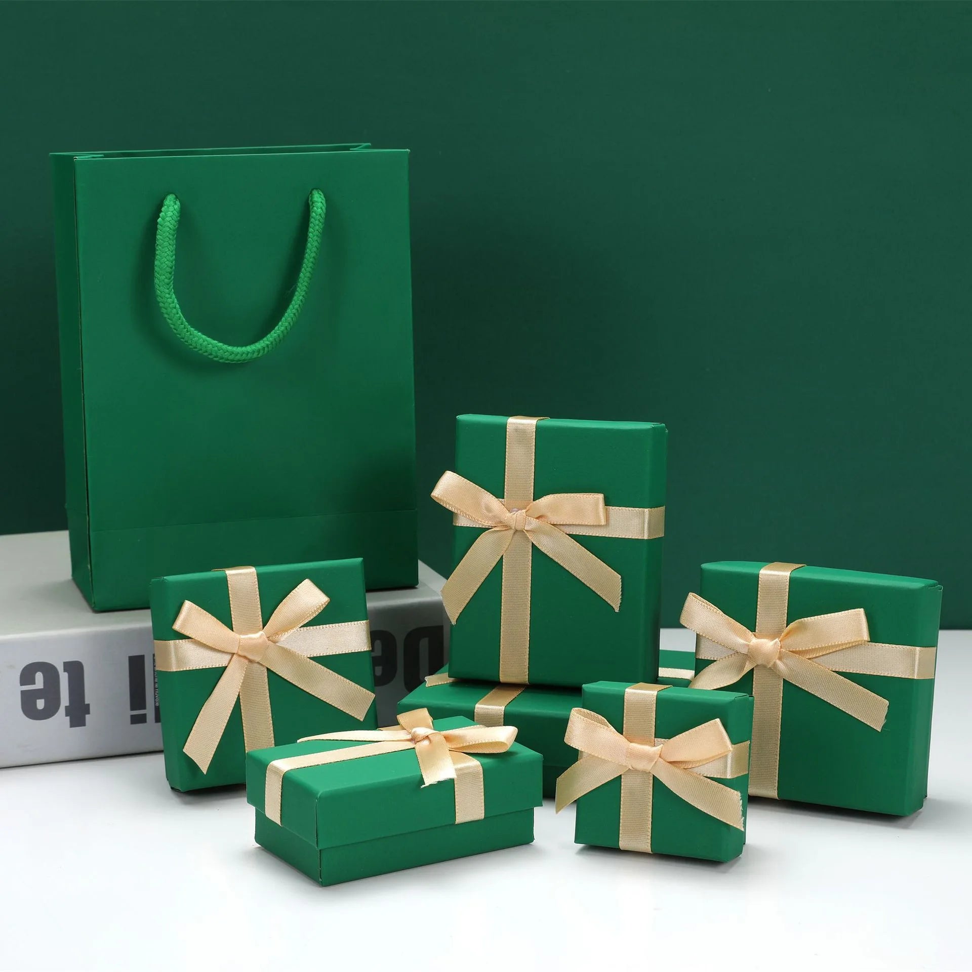 Wholesale Base and Cover Paper Jewelry Boxes Green Color Jewelry Packaging Bow Boxes for Ring Bracelet