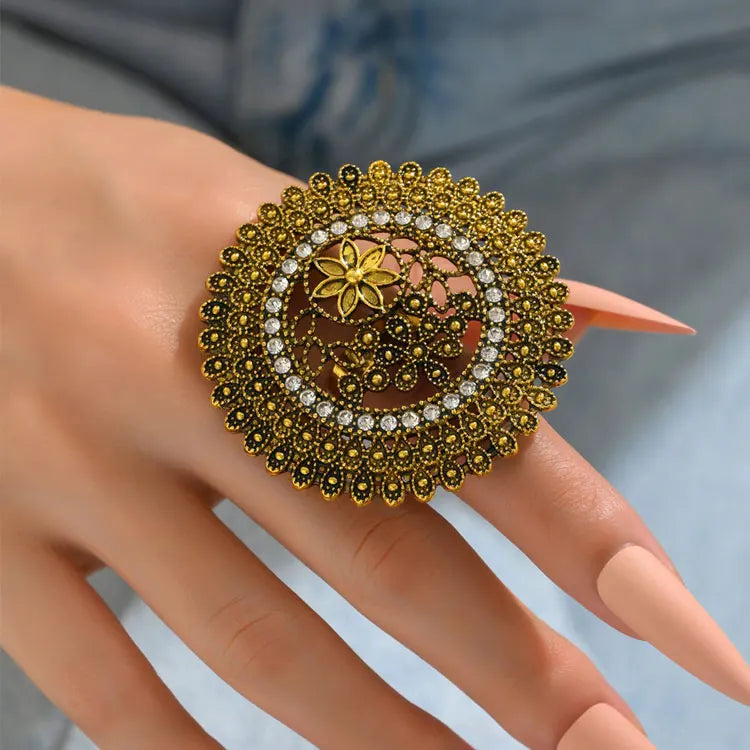 New Design Vintage Ethnic Antique Silver Gold Rings Exaggerated Carved Flower Inlaid Diamond Hollow Large Disc Rings for Women